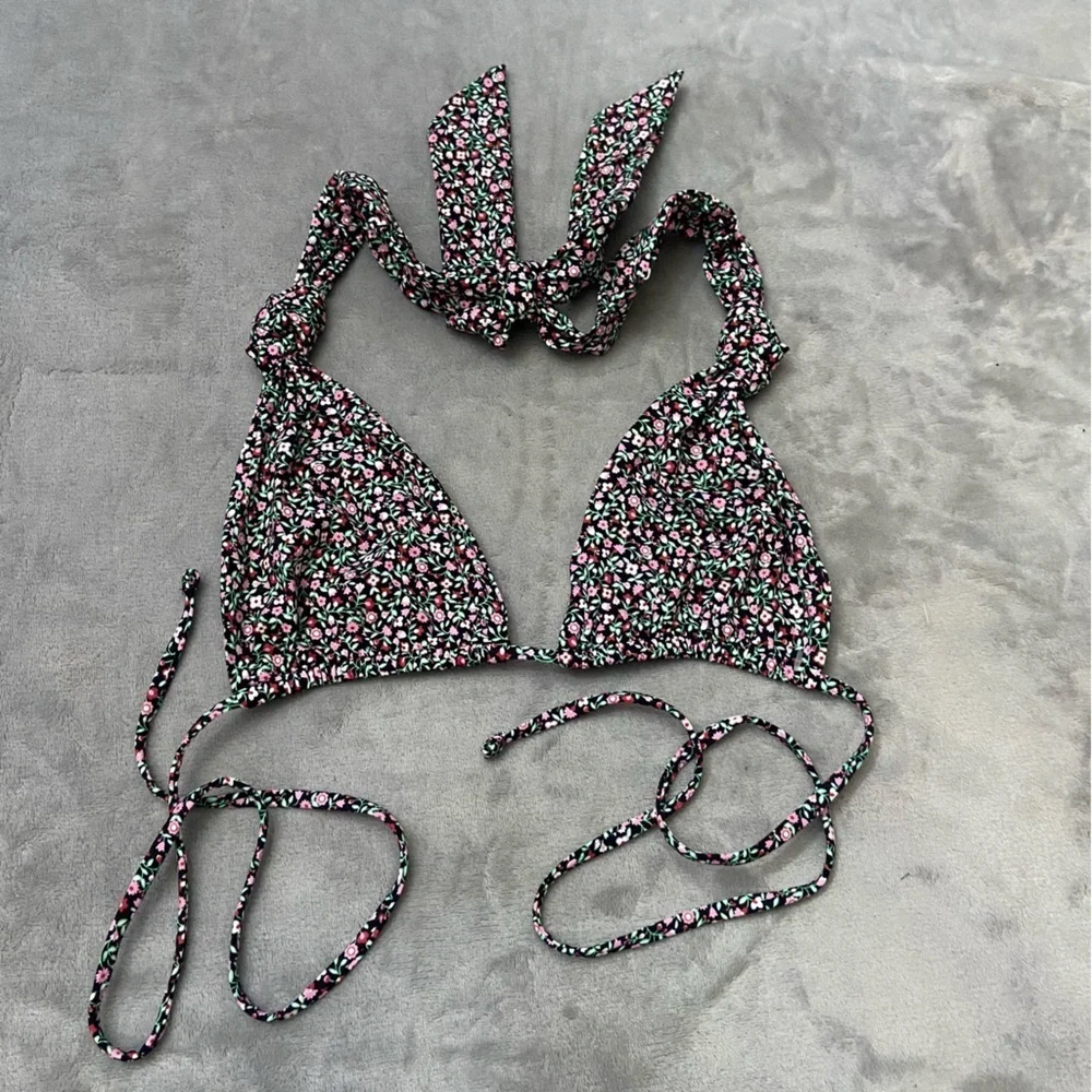 New! Frankie’s Bikinis Kealy triangle bikini top summer nights floral 4649